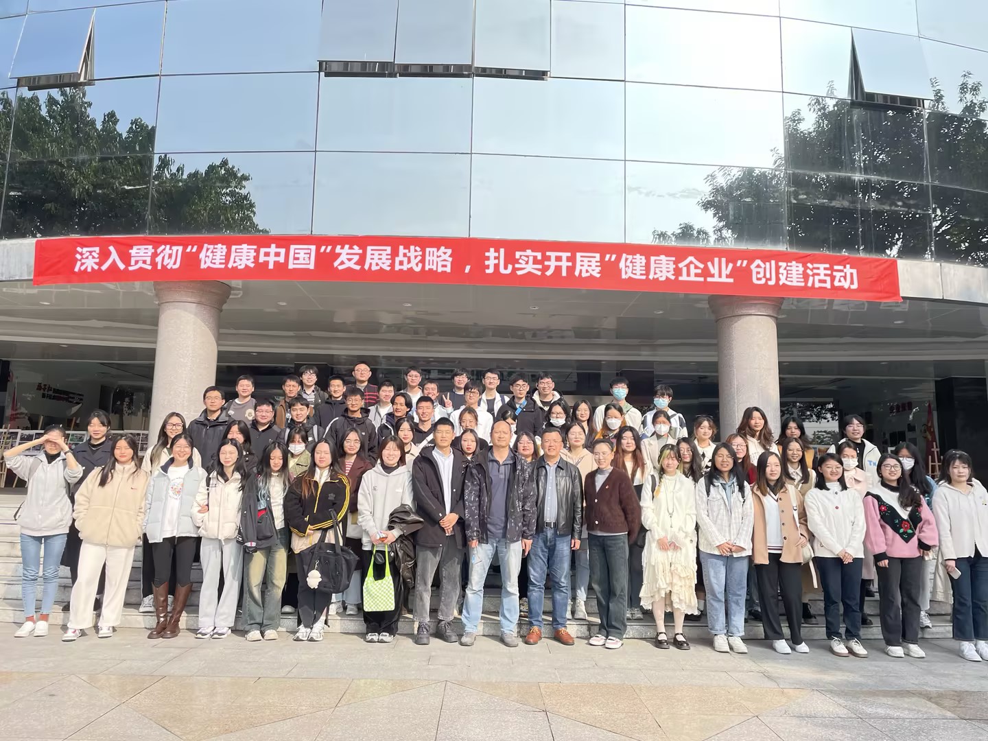 校企共育|四川农业大学药物制剂专业师生走进开云手机web版登录入口药业参观交流