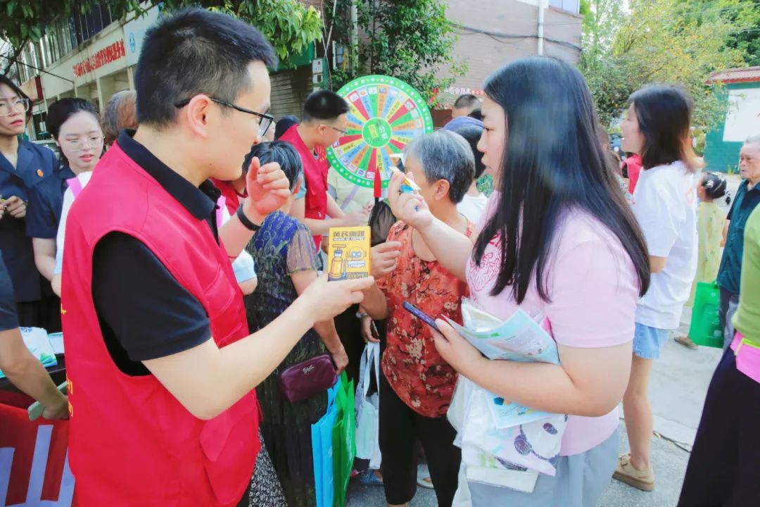 开云手机web版登录入口开展“绿水青山就是金山银山”主题公益活动